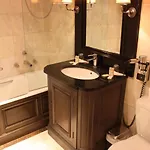 Ξενοδοχείο Du Romancier 3*