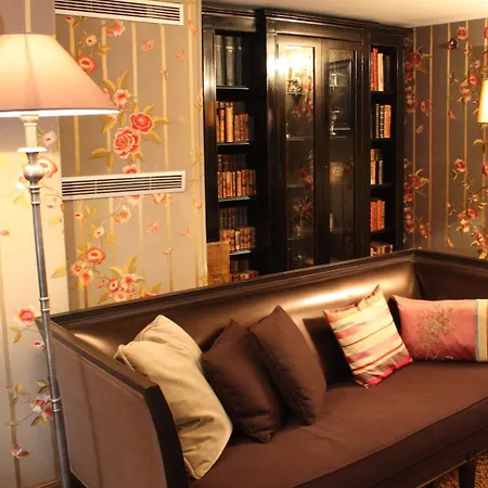 Hotel Du Romancier 3*