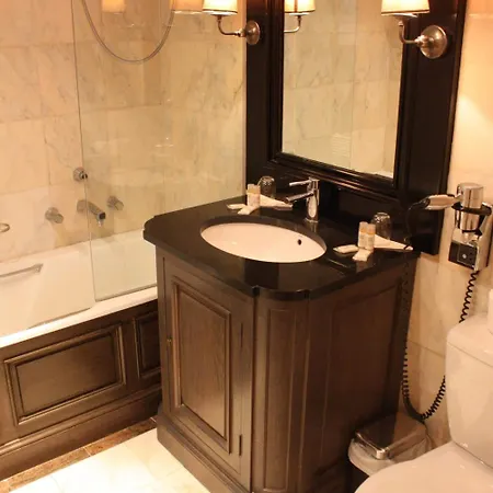 Hotel Du Romancier 3*