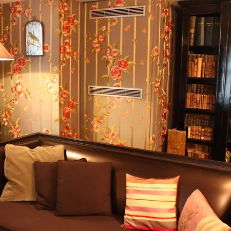 Du Romancier Hotell 3*