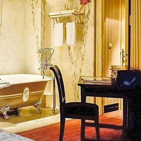 Du Romancier 3*
