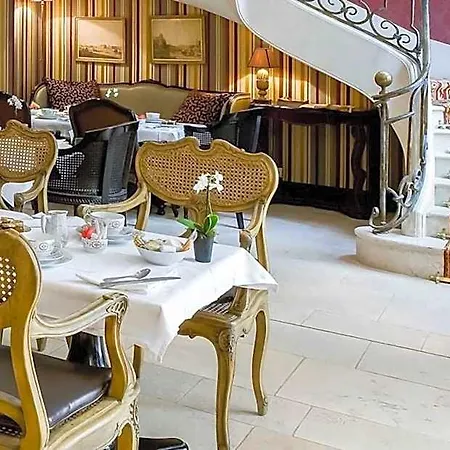 Du Romancier Otel 3*
