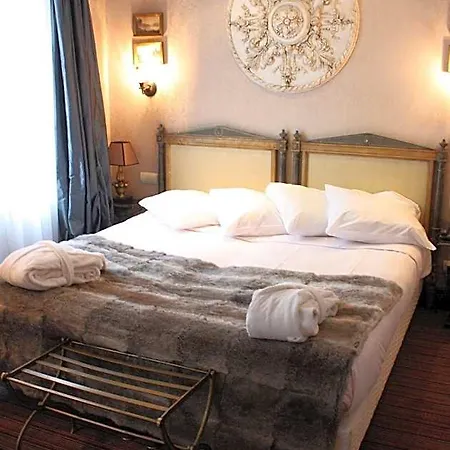 Otel Du Romancier 3*