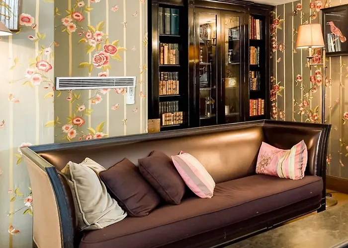 Hotel Du Romancier 3*