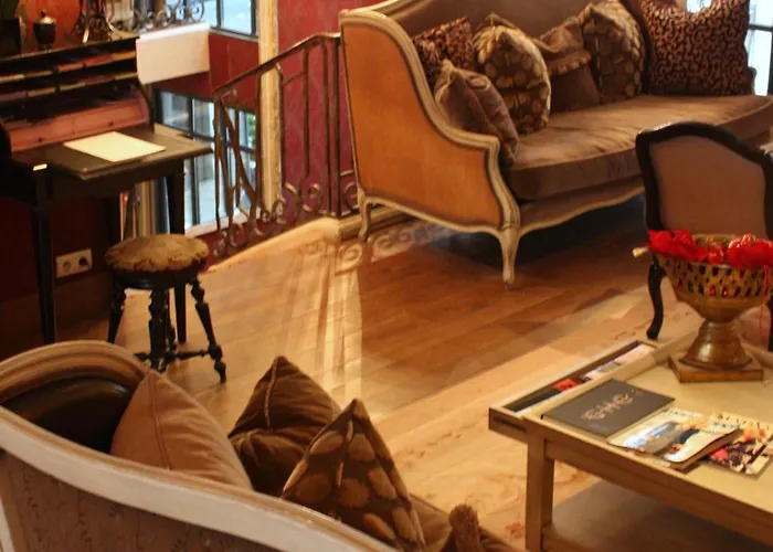 Hotel Du Romancier 3*