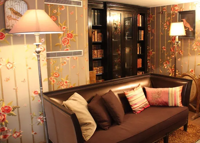 Hotel Du Romancier 3*