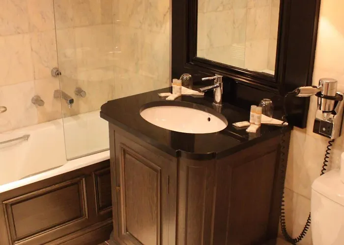 Hotel Du Romancier 3*