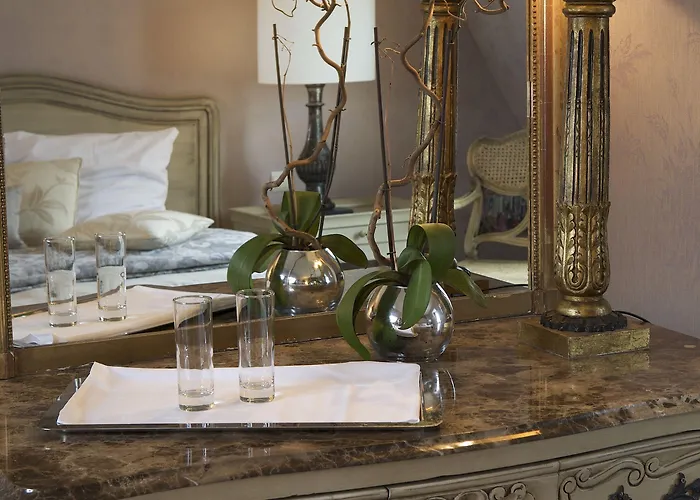 Hotel Du Romancier 3*