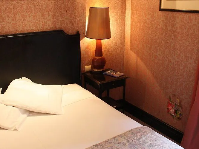 Hotel Du Romancier 3*