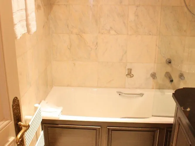 Hotel Du Romancier Paris